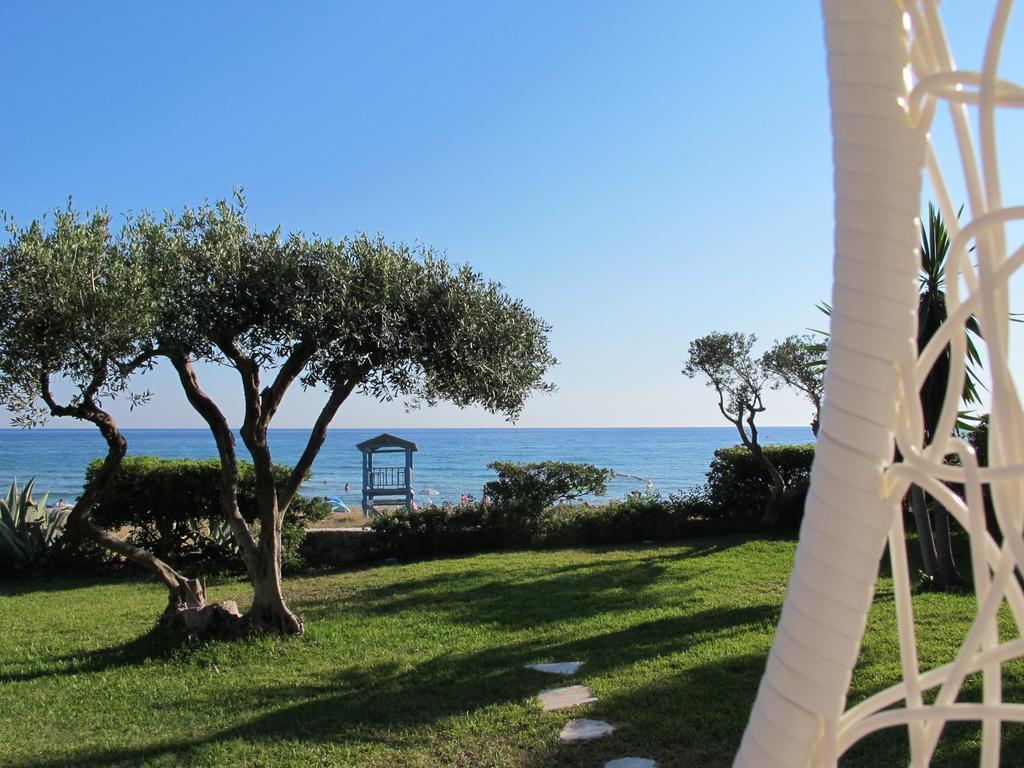 Seafront Calista Beach House With Garden Glyfáda Exterior foto